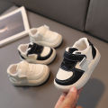 A drop delivery of children's baby shoes in autumn new soft sole fashion breathable 1-3 years old boy shoes.