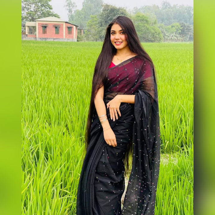 মহিলাদের জন্য কালো রঙের khas শাড়ি