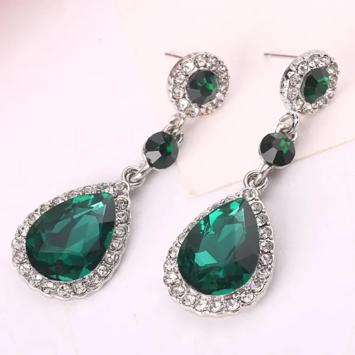 Korean%20Long%20Crystal%20Water%20Droplets%20Dangle%20Earrings%20for%20Women%20Elegant%20Cubic%20Zirconia%20Drop%20Ear%20Fashion%20Wedding%20Party%20Jewelry%20-%20Image%207
