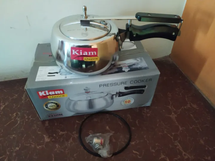 Kiam%20Queen%20Pressure%20Cooker%202.5%20Ltr%20(Oval%20Shape):%20The%20Kiam%20Queen%20Pressure%20Cooker%20With%20A%202.5-Liter%20Capacity%20And%20Oval%20Shape%20-%20Image%206