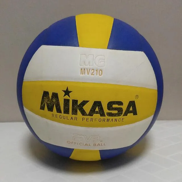 MIKASA%20MV210%20Professional%20VolleyBall%20-%20Image%204