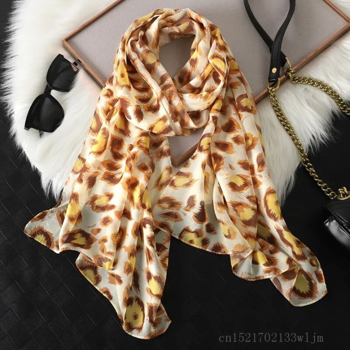 2024%20Fashion%20Printed%20Leopard%20Chiffon%20Hijab%20Scarf%20Women%20Pareo%20Lady%20Bandanas%20Beach%20Towels%20Summer%20Muslim%20Veil%20Wrap%20Female%20Foulard%20-%20Image%206