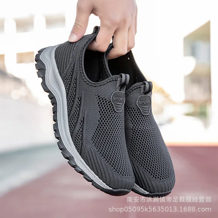 Spring%20old%20Beijing%20cloth%20shoes%20for%20the%20middle-aged%20and%20elderly%20breathable%20mesh%20mom%20shoes%20with%20a%20foot%20on%20the%20comfortable%20soft-soled%20granny%20shoes%20casual%20-%20Image%204