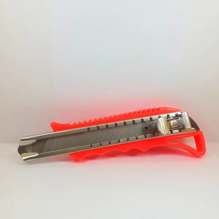 Anti%20Cutter%20Knife%2018mm%20Big%20Size%20Steel%20Multicolor%20-%20Image%205