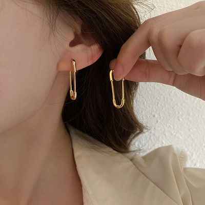 New paper clip earrings, creative trends, men and women wearing