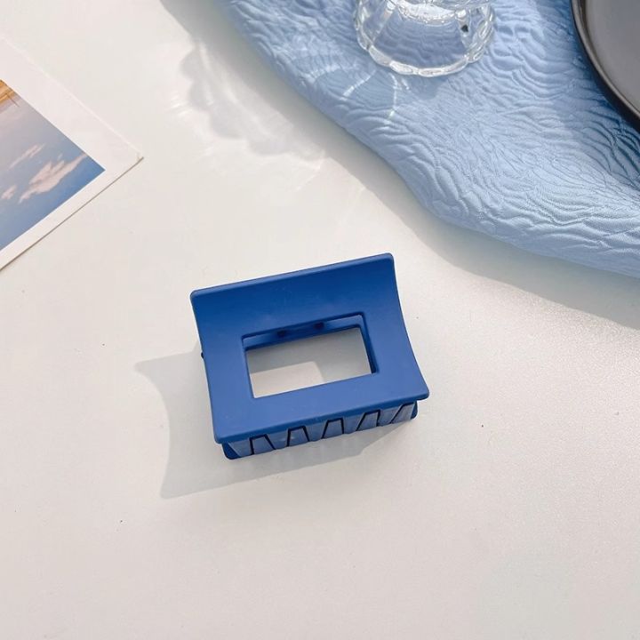 Jelly%20Grab%20Clip%20Women's%202024%20New%20Hair%20Shark%20Hair%20Clip%20on%20the%20Back%20of%20the%20Head%20Large%20Hair%20Shark%20Clip%20Hair%20Volume%20Clip%20Simple%20Hairpin%20Headwear%20-%20Image%208