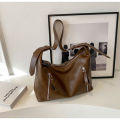 Retro fashion versatile large capacity bag women's new double pocket winter commuter tote bag niche shoulder bag.