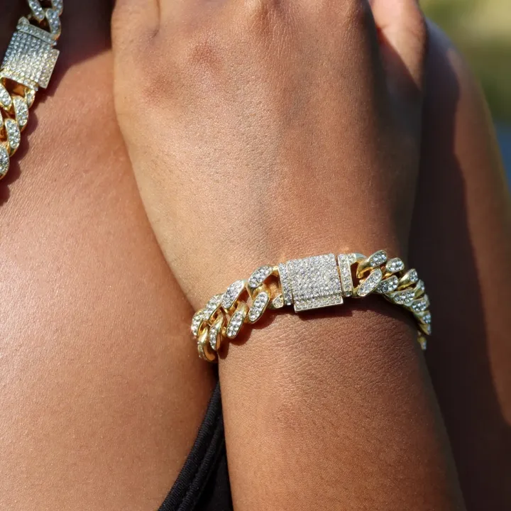 Iced%20Out%20Hip%20Hop%20Cuban%20Link%20Chain%20Bracelets%20for%20Men%20Women%20High-Quality%20Bling%20AAAA+Rhinestone%20Paved%20Miami%20Bracelets%20Men's%20Jewelry%20-%20Image%204