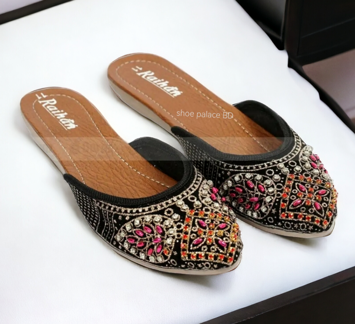 Girls%20exclusive%20Eid%20collection%20nagra%20shoes%20-%20Image%202