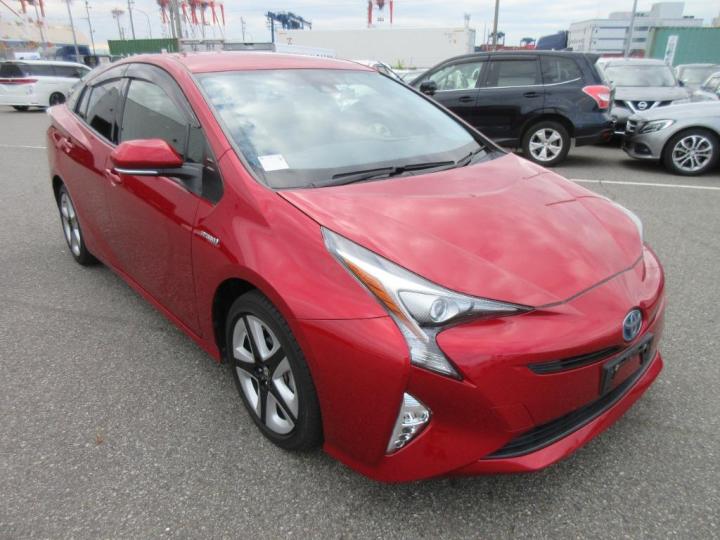 Toyota prius  2016 RED