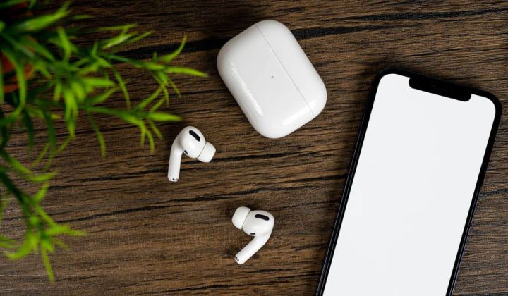 Airpods%20Pro%20Made%20In%20Dubai%20Wireless%20Earbuds%20-%20Bluetooth%20Headphone%20-%20Image%207