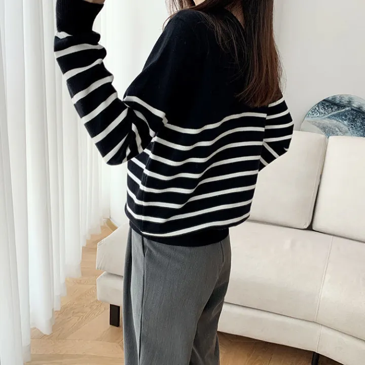 Fashion%20Slimming%20round%20Neck%20Sweater%20Women's%20Black%20and%20White%20Striped%20Loose%20Korean%20Style%20Outer%20Wear%20Autumn%20and%20Winter%20All-Matching%20Base%20Sweater%20-%20Image%204