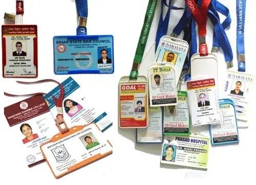 High-Quality%20PVC%20Card%20Holder%20with%20Lanyard%20-%20Elegant%20Plastic%20ID%20Card%20Wallet%20-%20Image%203
