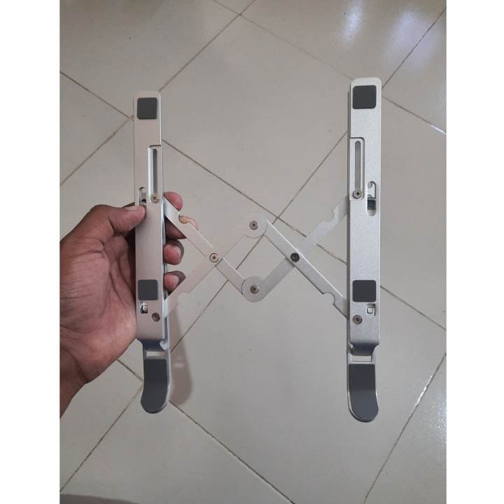 Collapsible%20&%20Portable%20Aluminium%20Laptop%20Stand%20-%20Image%206