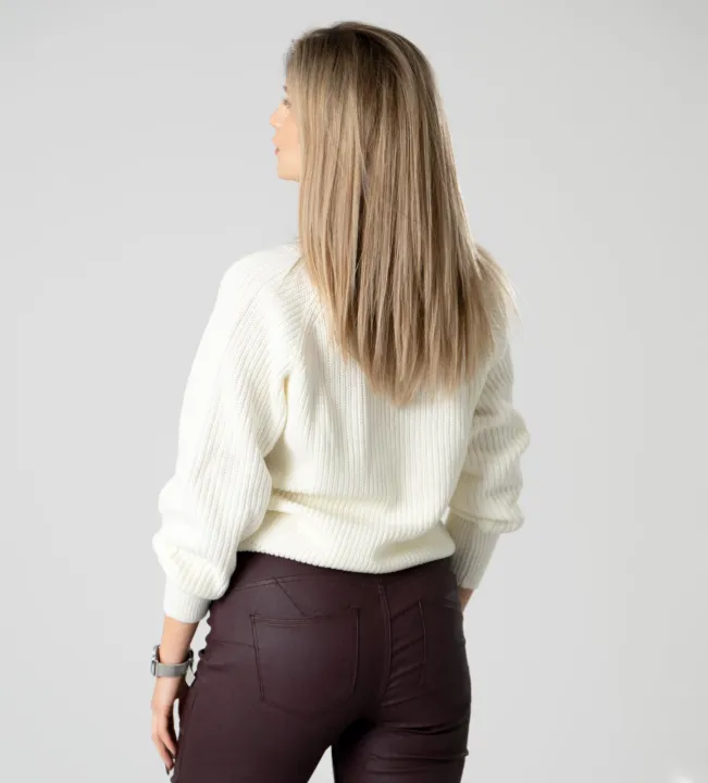 Pantoneclo%20Premium%20Women's%20V-Neck%20Sweater%20/%20Cardigan%20-%20Image%209