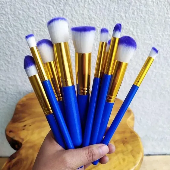 Premium%20Kabuki%20Brush%20Set%20-%2010%20Pieces%20Set%20-%20Image%204