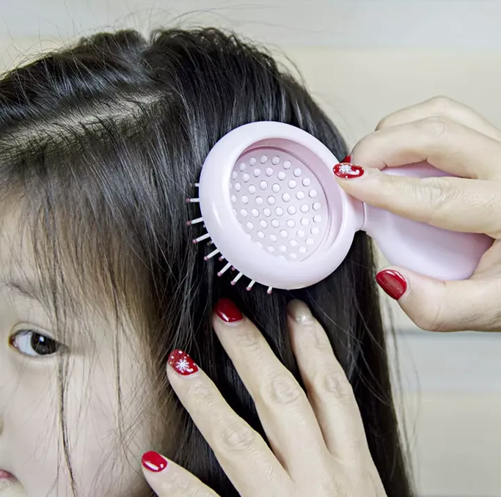 Mini%20Folding%20Hair%20Brush%20for%20Women%20with%20Integrated%20Mirror%20-%20Image%203
