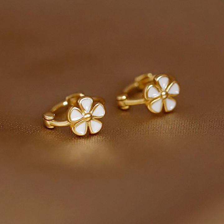 14k%20Flower%20Hoop%20Earings%20For%20Women%20Hikaw%20Silver%20Earrings%20%20Non%20Tarnish%20Hypoallergenic%20Earings-MOILY%20-%20Image%204