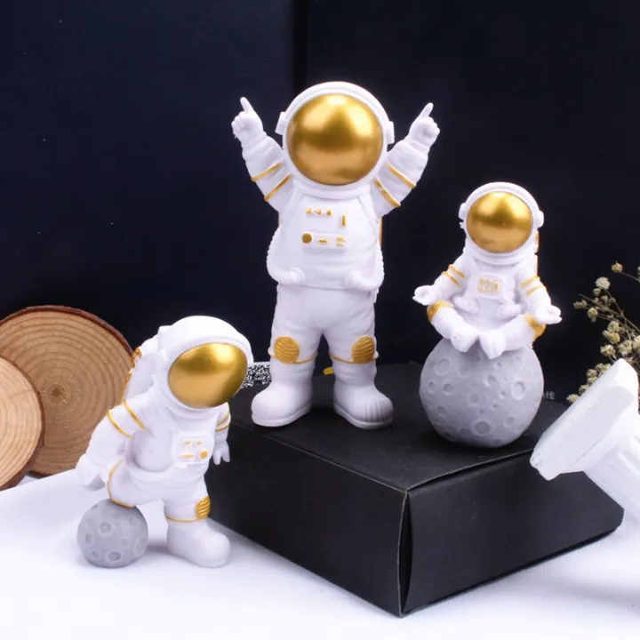 3pcs%20Astronaut%20Toy%20Figures%20Figurine%20%20Space%20Astronaut%20Prentend%20Play%20Toys%20Gifts%20for%20Birthday%20Party%20Kids%20Boys%20Species%20-%20Image%209