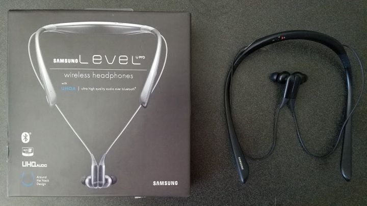 Samsung%20Level%20U%20Pro%20Black%20In-Ear%20Headsets%20-%20Image%204