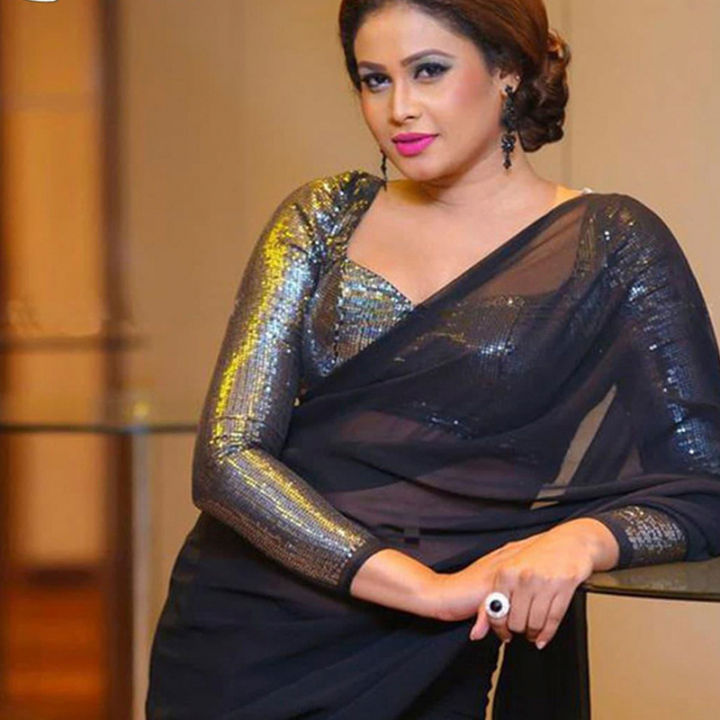 Women's%20Weightless%20Georgette%20Saree%20%E2%80%93%20Black,%20Elegant%20Drape%20-%20Image%202