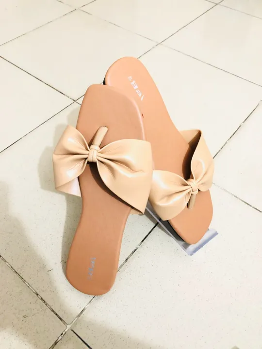 Butterfly%20Flat%20Sandals%20for%20Women%20-%20Trendy%20and%20Durable%20Design%20-%20Image%205