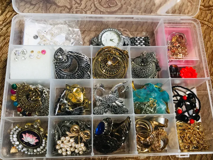 Jewelry%20Storage%20and%20Display%20Case%20High-Impact%20Plastic%2015-Compartment%20Stackable%20%20%E2%80%93%20Essential%20Jewellery%20Organizer%20Box%20for%20Women%20-%20Image%206