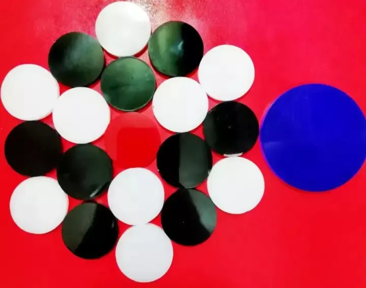 Carrom%20Coin%20Set%20with%20Striker%20-%20Image%206