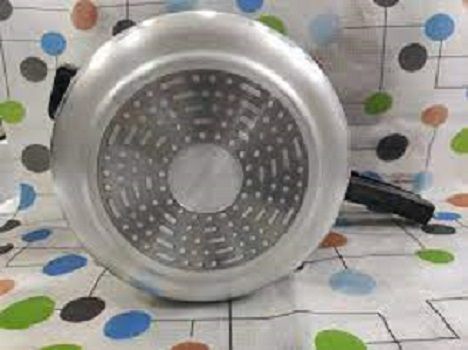 Prestiege%20Pressure%20cooker%204%20Litre%20(INDUCTION)%20-%20Image%203