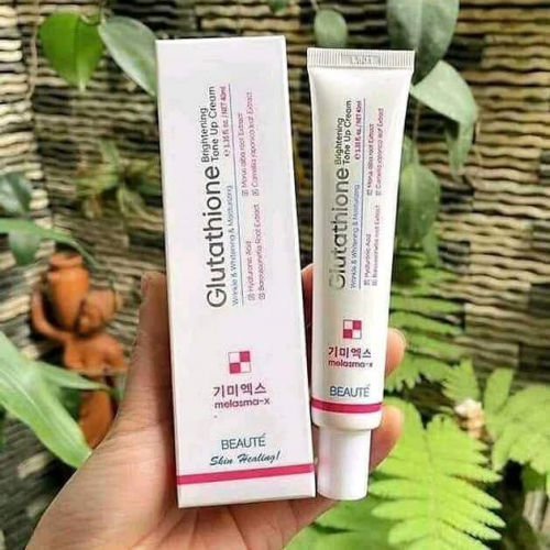 Glutathione%20Brightening%20Tone%20Up%20Cream%20-%20Image%203
