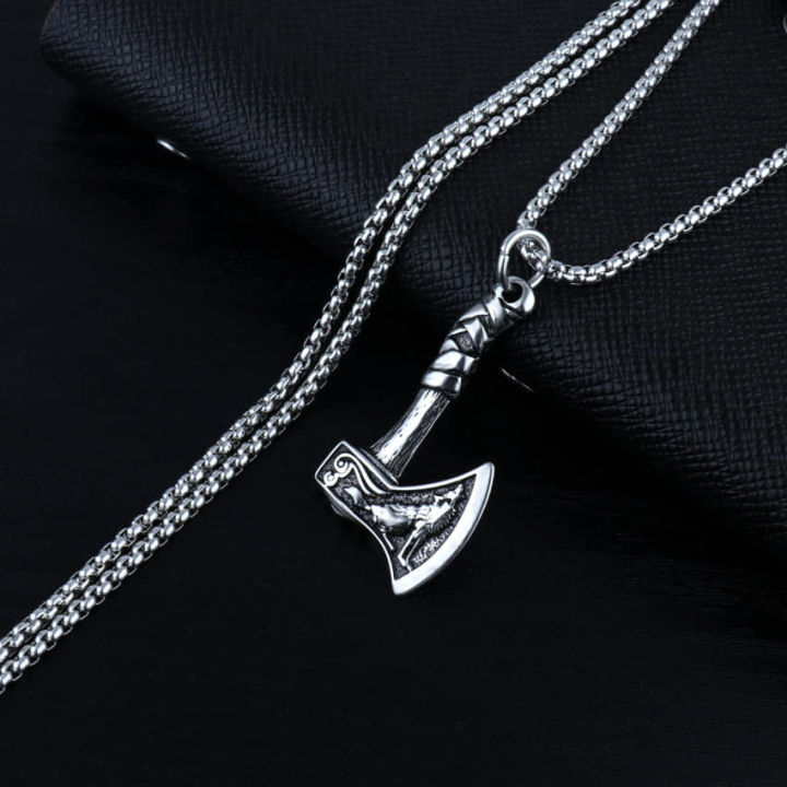 Simple%20Stainless%20Steel%20Cuban%20Link%20Chain%20Necklace%20for%20Men%20-%20Bold%20Statement%20Jewelry%20for%20Casual%20and%20Formal%20Wear%20-%20Image%202