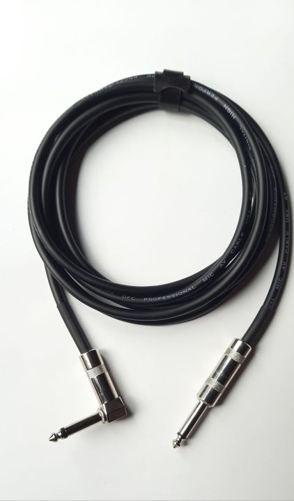 Guitar%20Cable%20By%20Geo%20Tip%20for%20Secure%20Connection%20-%20Electrics%20and%20acoustics%20Guitar%20-%20Image%202