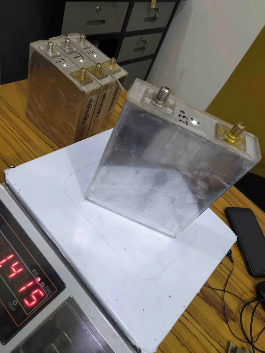 3.2V%2040AH%20Lithium%20Iron%20Phosphate%20(LiFePO4)%20Battery%20-%204%20Cells%20For%2012%20Volt%20Battery%20Pack%20-%20Image%206