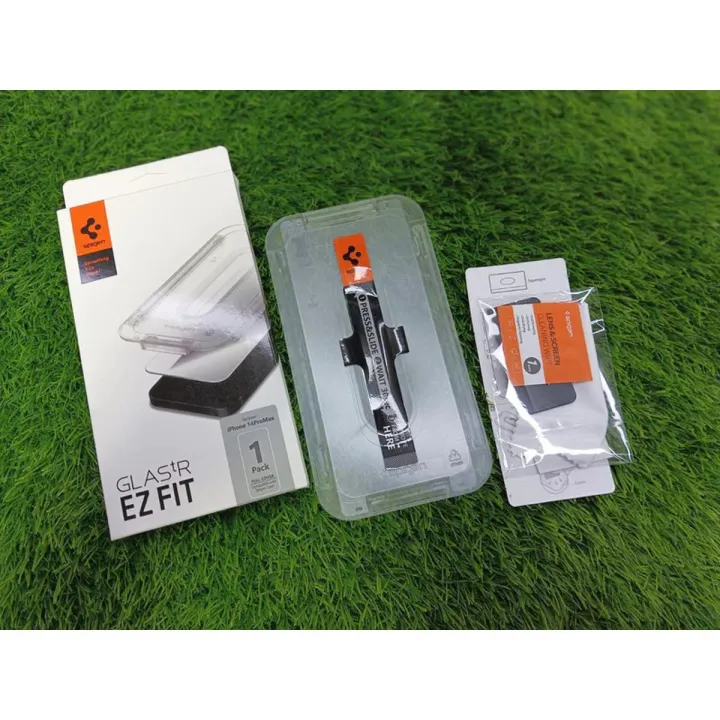 Spigen%20Tempered%20Glass%20Screen%20Protector%20for%20iPhone%2014%20%20/%2015%20/%2016%20/%2017%20Series%20-%20Image%203