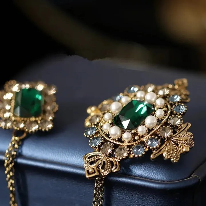 Baroque%20British%20Style%20Rhinestone%20Brooch%20Pins%20Emerald%20Tassel%20Chain%20Pearl%20Brooch%20Collar%20Shirt%20Pin%20Accessories%20for%20Women%20-%20Image%202