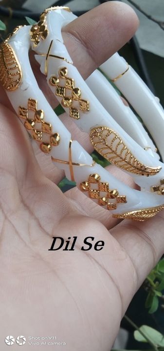 Uniqe%20and%20Gorgious%20Golden%20Metal%20Leaf%20designed%20Works%20Plastic%20Shakha%20Pola%20Bangles.%20It's%20for%20Women%20White%20,%20Party%20,%20Wedding%20,%20Anniversary%20,%20Durga%20Puja%20&%20All%20Time%20Use.%20-%20Image%205