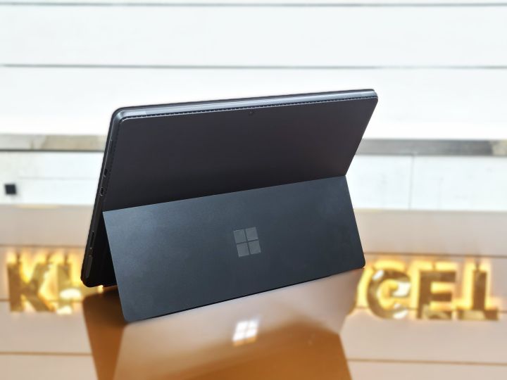 icrosoft%20Surface%20Pro%208%20-%2013"%20(Black)%20Core%20i5-1145G7%201024/16%2013"%20(2880x1920)%20G.Touch%20%7C%20120Hz%20With%20Surface%20Detachable%20Keyboard%20&%20Stylus%20-%20Image%204