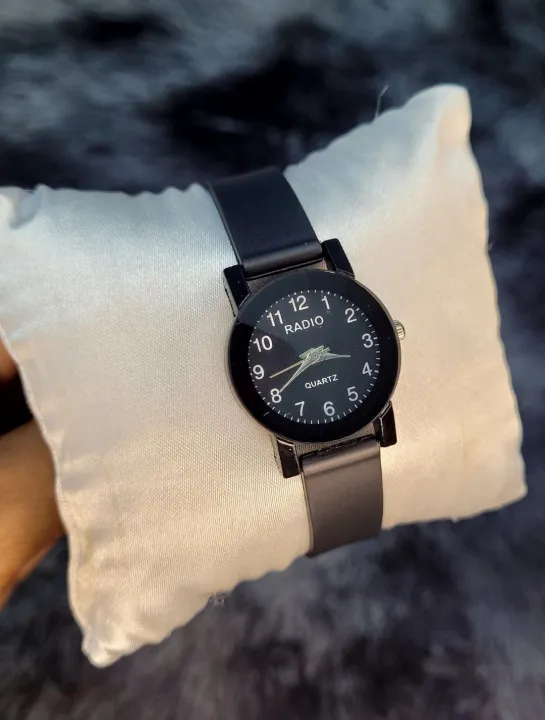 Black%20Belt%20New%20Fashionable%20stainless%20analogue%20Hand%20watches%20for%20women's%20-%20Image%202