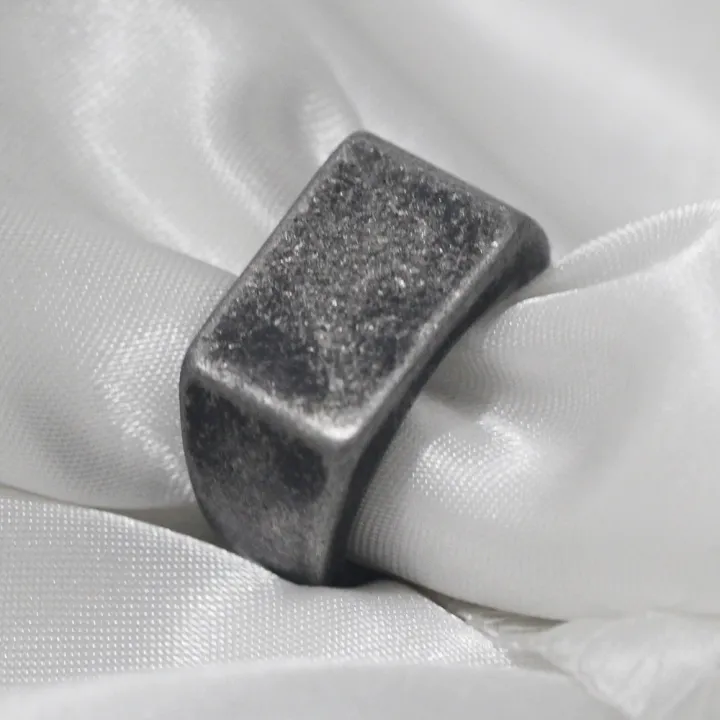 European%20and%20American%20cross-border%20ins%20fashion%20simple%20glossy%2018MM%20rectangular%20titanium%20steel%20stainless%20steel%20ring%20with%20laser%20logo%20for%20women%20-%20Image%208