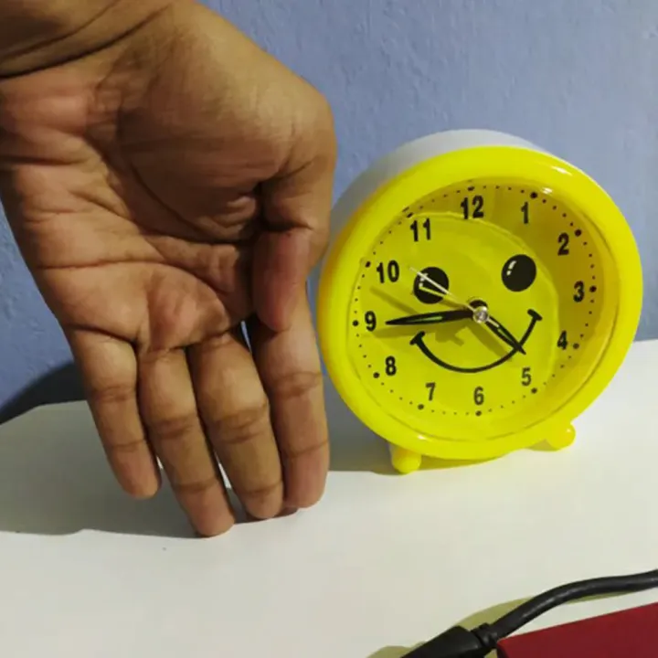 Emoji%20Smile%20Table%20clock%20Alarm%20Clock%20-%20Emoji%20Clock%20-%20Image%203