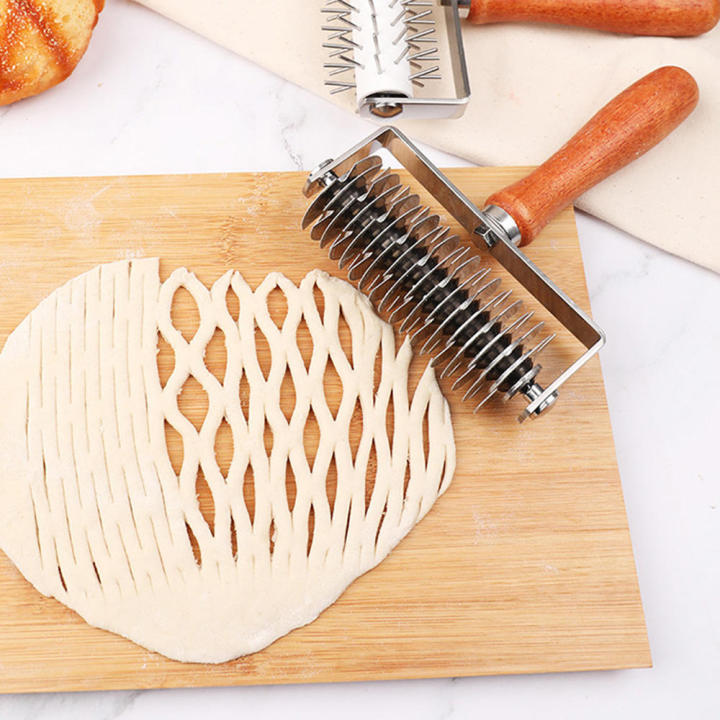 Easy-Clean%20Pizza%20Roller%20Cutter%20Dough%20Lattice%20Stainless%20Steel%20Ergonomic%20Lattice%20Roller%20Cutter%20Wooden%20Handle%20Pizza%20Cutter%20for%20-%20Image%208