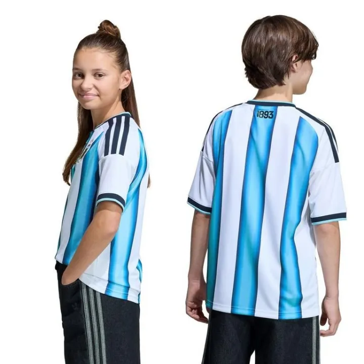 Argentina%20FIFA%20World%20Cup%202026%20Official%20Premium%20Quality%20Home%20kits%20For%20Kids%20Jersey%20(Full%20Set)%20-%20Image%207
