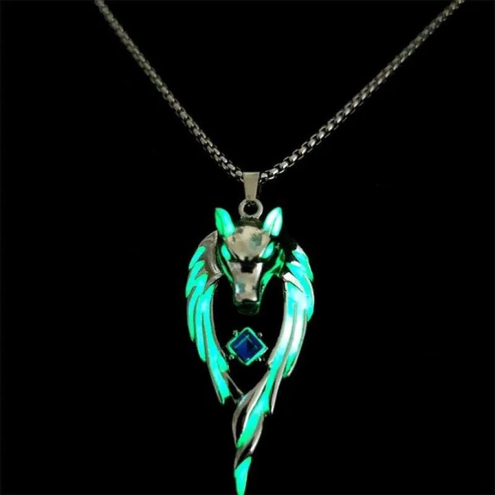 Creative%20Luminous%20Wolf%20Head%20Pendant%20Necklace%20for%20Men%20Fashion%20Cool%20Fluorescent%20Arctic%20Wolf%20King%20Totem%20Hip%20Hop%20Chain%20Party%20Gift%20-%20Image%204