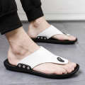 Summer New Korean Edition Men's Herringbone Beach Shoes Fashion Casual Sandals Slippers for Indoor and Outdoor Use.