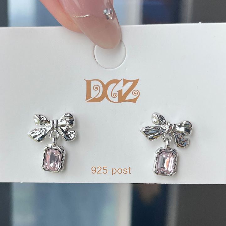 Bow%20zircon%20stud%20earrings%20women's%20light%20luxury,%20exquisite%20niche%20design,%20simple%20and%20versatile,%20fashionable,%20high-end%20temperament%20ear%20jewelry%20-%20Image%203