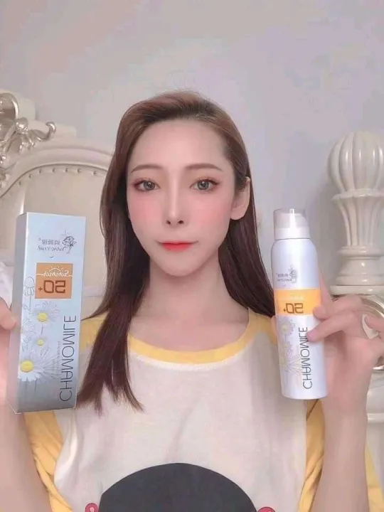 CHAMOMILE%20Whitening%20Spray%20Sunscreen%20with%20SPF%2050+%20-%20Image%203