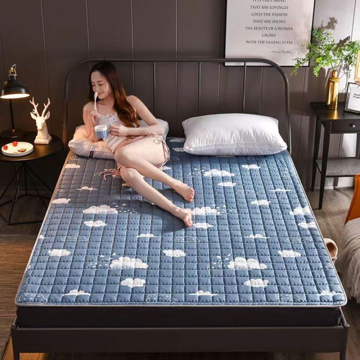 The manufacturer supplies mattress upholstered 1.8m mattress double home protection mattress thin cushion non-slip