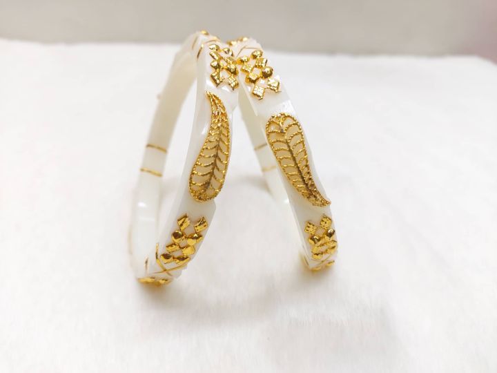 Latest%20Design%20Shakha%20Pola%20Bangles%20for%20Women%20,%20Party%20,%20Wedding%20,%20Anniversary%20,%20Durga%20Puja%20&%20All%20Time%20Use%20Shakha%20Bangles.%20-%20Image%203