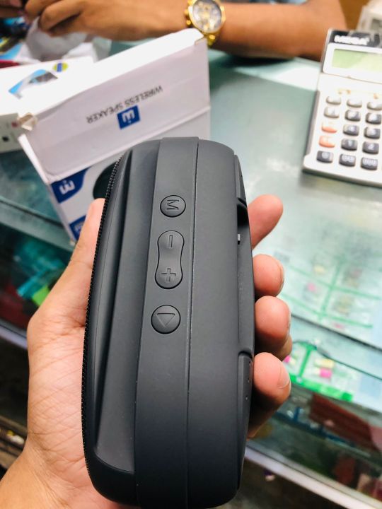 WUF-W15%20Portable%20Wireless%20Speaker%20-%20Image%202