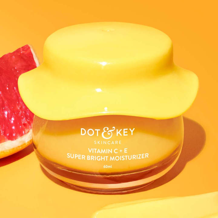 DOT%20&%20KEY%20Vitamin%20C%20+%20E%20Moisturizer%20for%20Glowing%20Skin%20%E2%80%93%2060ml%20-%20Image%202